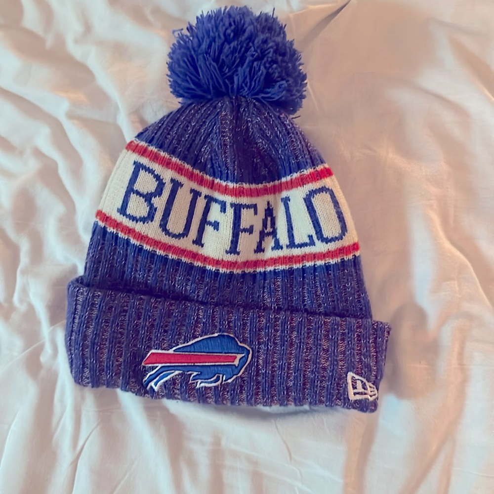 BUFFALO BILLS POOF BEANIE NEW ERA OS UNISEX GO BILLS